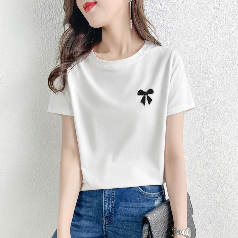 キレイめファッション  リボンモチーフ付きシンプルきれいめ半袖Tシャツ