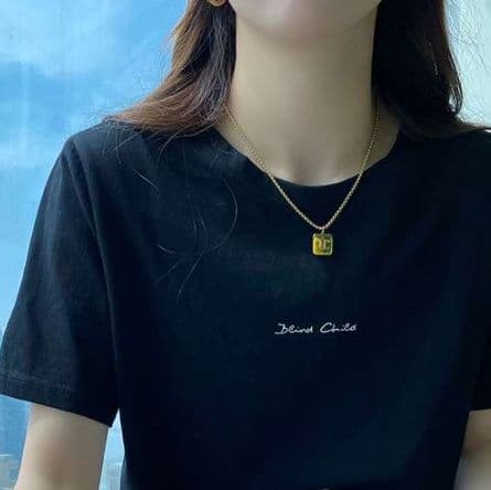 キレイめファッション  シンプル刺繍ロゴTシャツ